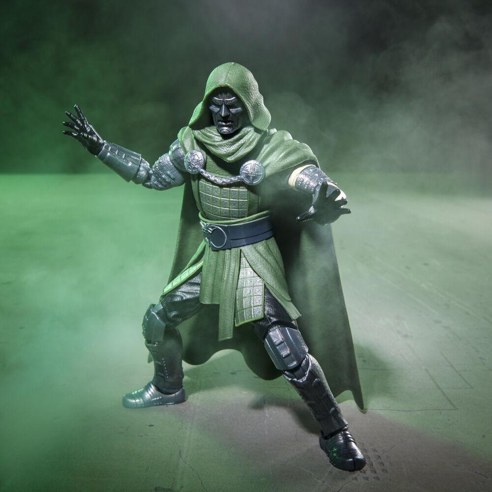 Figura Doctor Doom Avengers Doomsday Marvel Legends Series 15cm