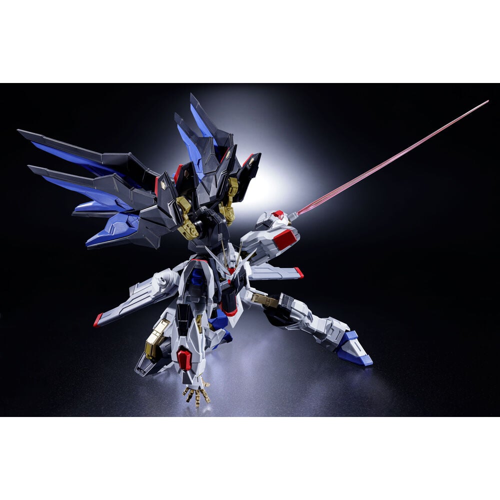 Figura Strike Freedom Gundam Asolute Act 18.5cm