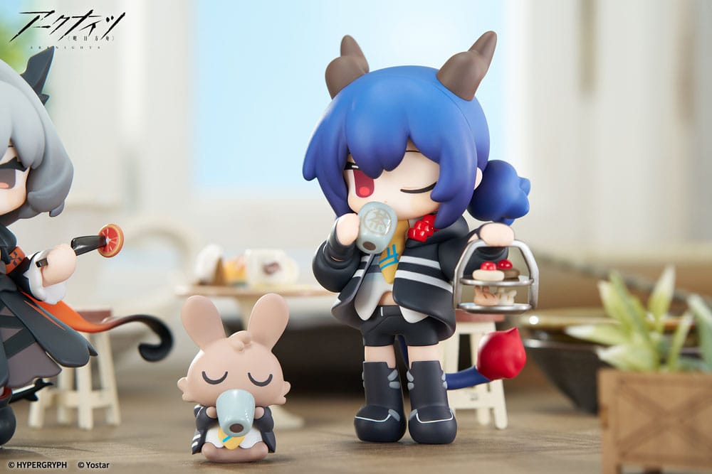 Arknights Estatua PVC Would You Like A Dessert? Mini Series Ch'en 11 cm  