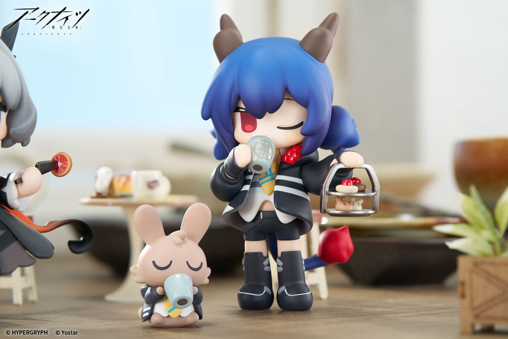 Arknights Estatua PVC Would You Like A Dessert? Mini Series Ch'en 11 cm  