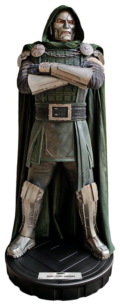 Marvel Avengers: Doomsday Estatua tamaño real Doctor Doom 198 cm