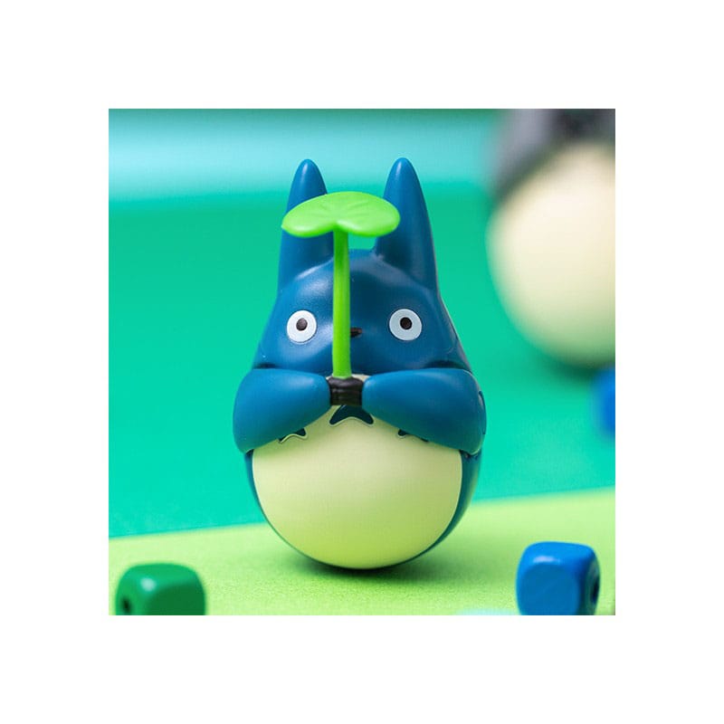 Mi vecino Totoro Figura de fondo redondo Mid Totoro with leaf 6 cm
