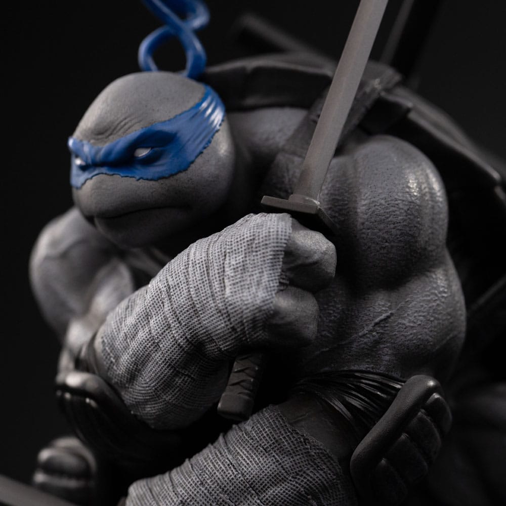 Tortugas Ninja Estatua 1/10 Art Scale Leonardo Black and White Variant 26 cm heo exclusive