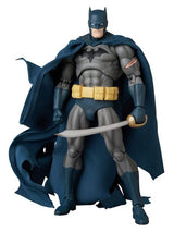DC Comics Figura MAFEX Batman Damage Ver. (Batman: Hush Ver.) 16 cm     